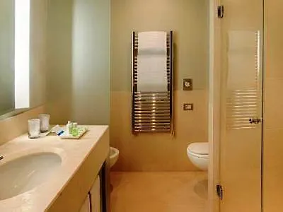 إن أكا ليناته 4*