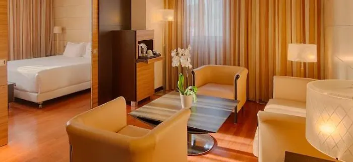 إن أكا ليناته